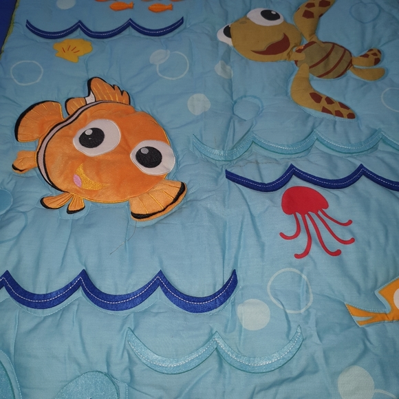 Disney Nemo Wavy Days baby Quilted blanket 31x40 in - Picture 2 of 6